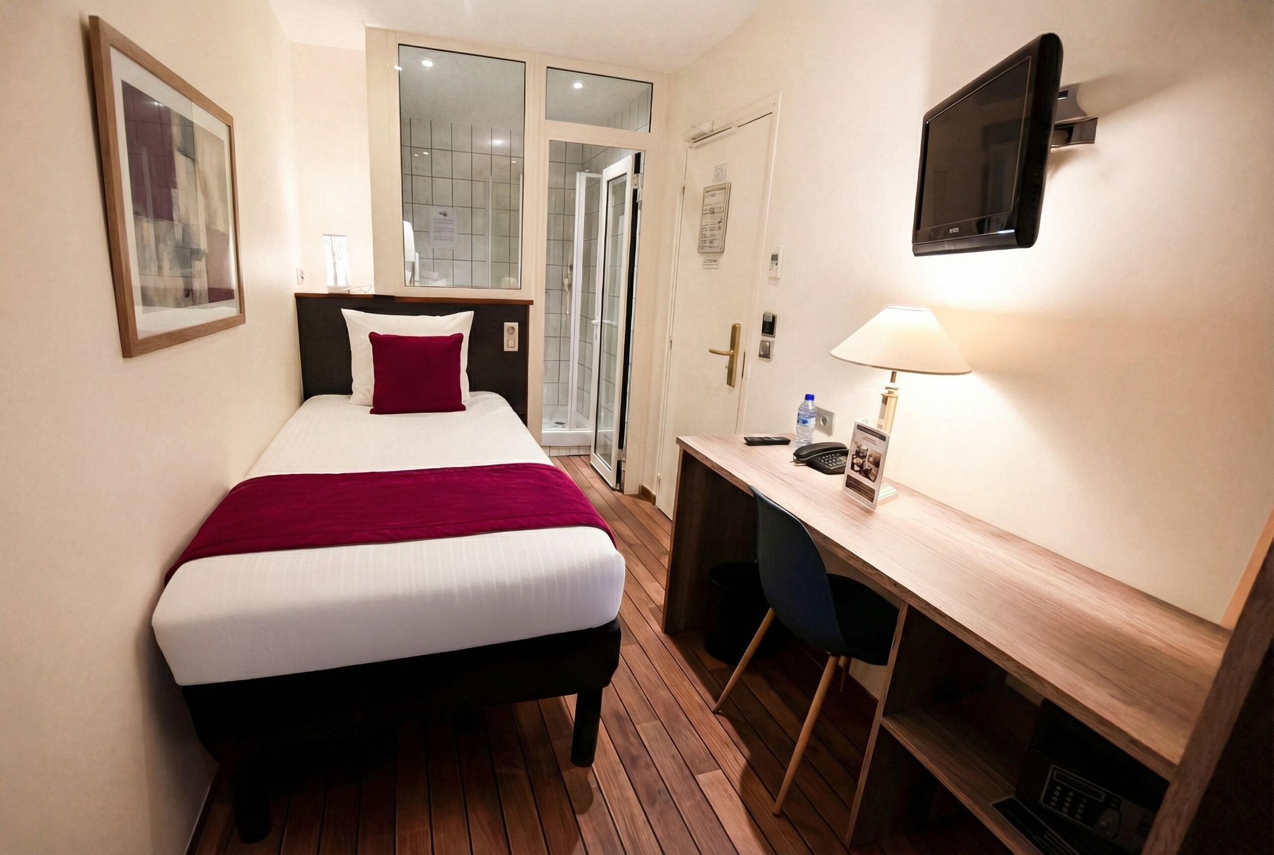 Singola Economy, vista cortile | Una cassaforte in camera, con stile personalizzato