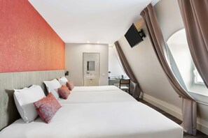 Family Room, Multiple Beds, Non Smoking | In-room safe, desk, iron/ironing board, free cribs/infant beds