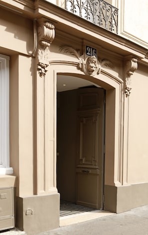 Property entrance - Sure Hotel by Best Western Paris Gare du Nord (Paris)