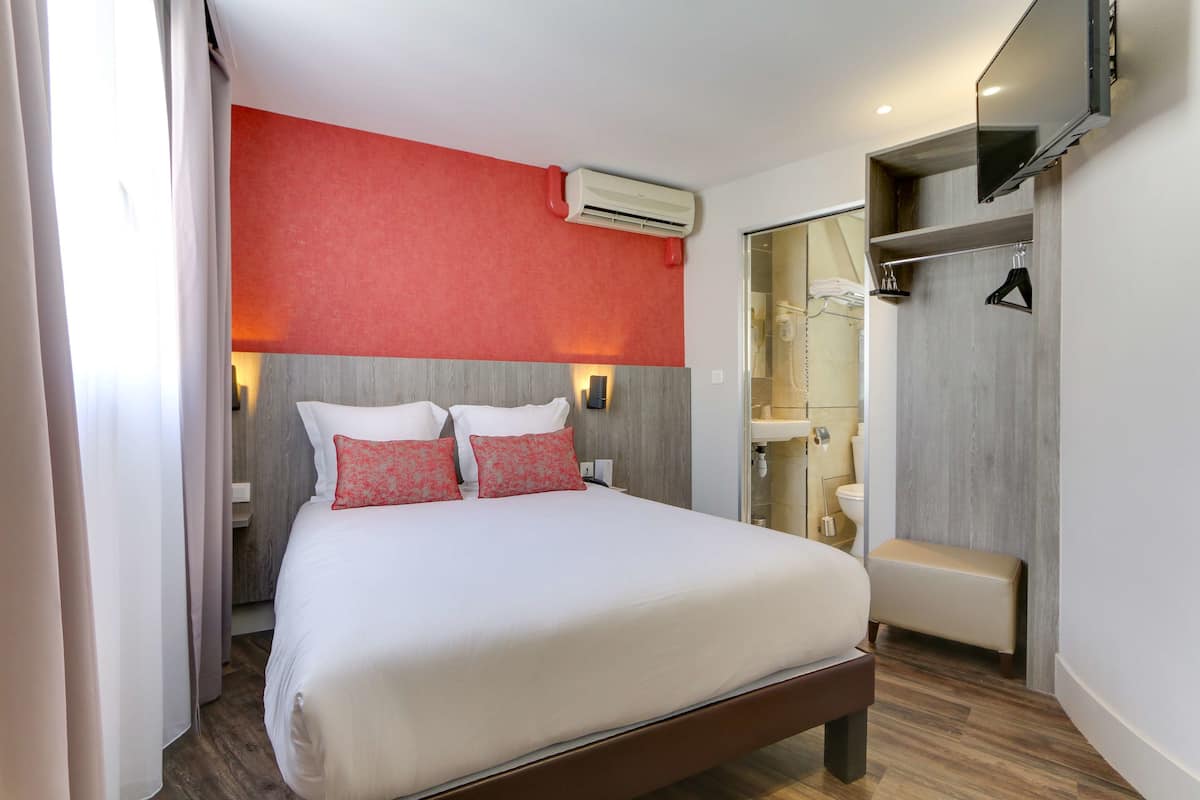In-room safe, desk, blackout curtains, iron/ironing board (on request)