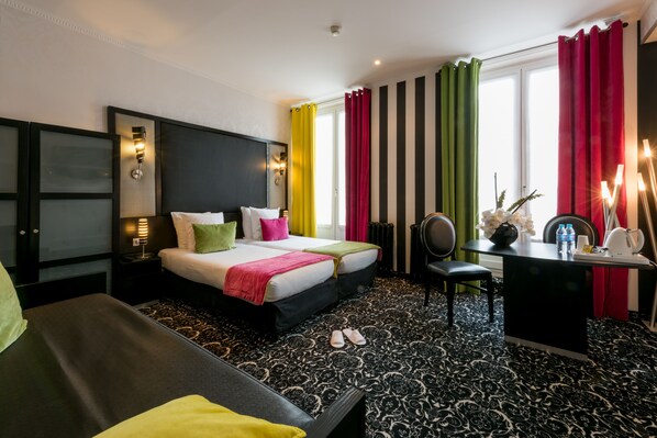 高档床上用品、客房内保险箱、办公桌、隔音