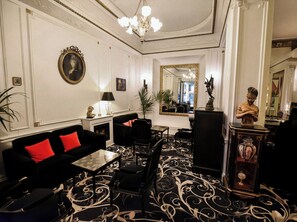 Lobby lounge