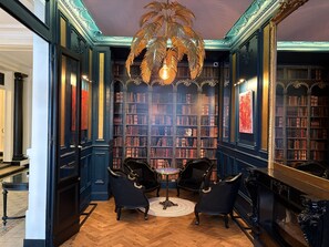 Lobby sitting area - Hotel Peyris Opera (Paris)