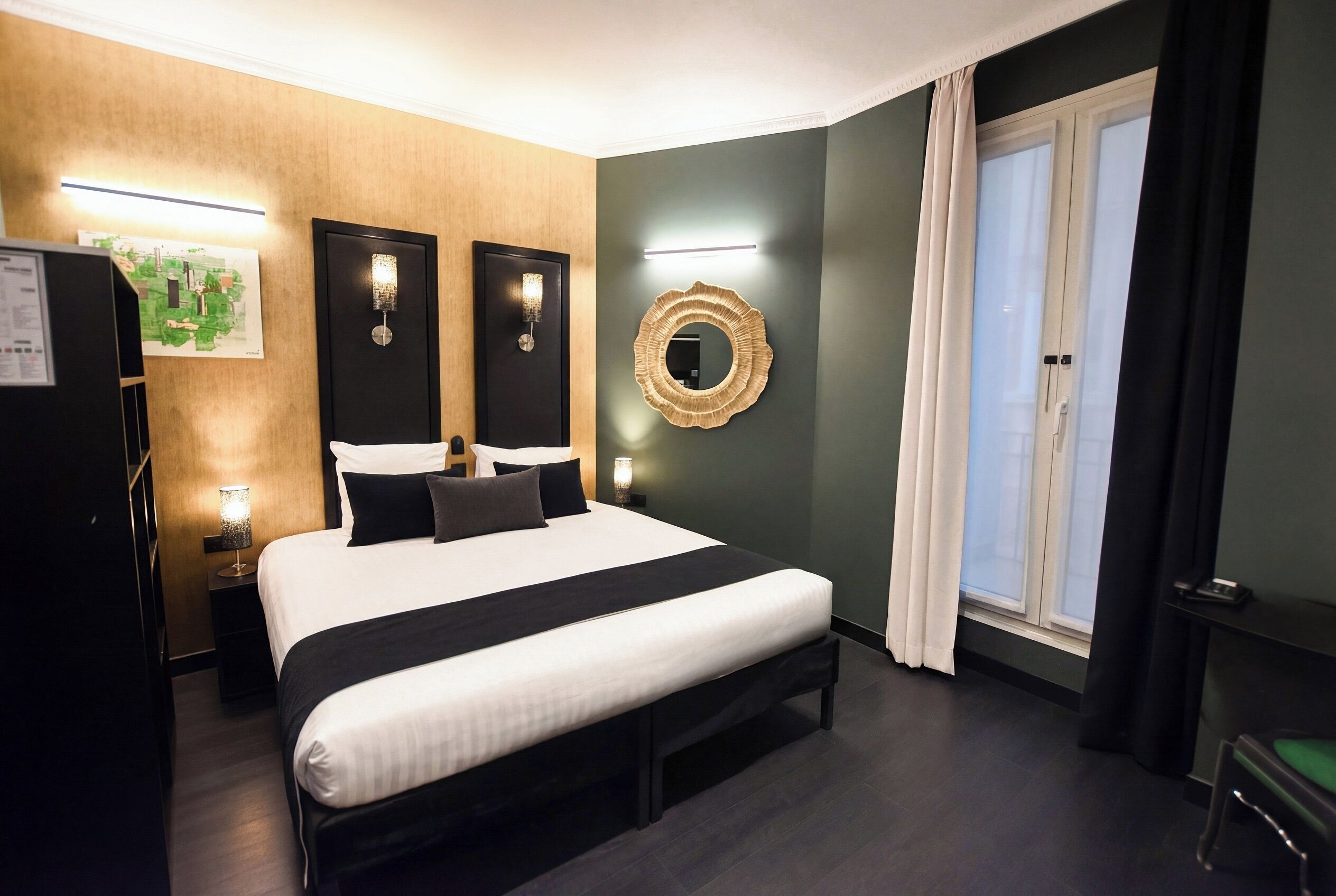 Superior-Zimmer | Hochwertige Bettwaren, Zimmersafe, Schreibtisch, schallisolierte Zimmer