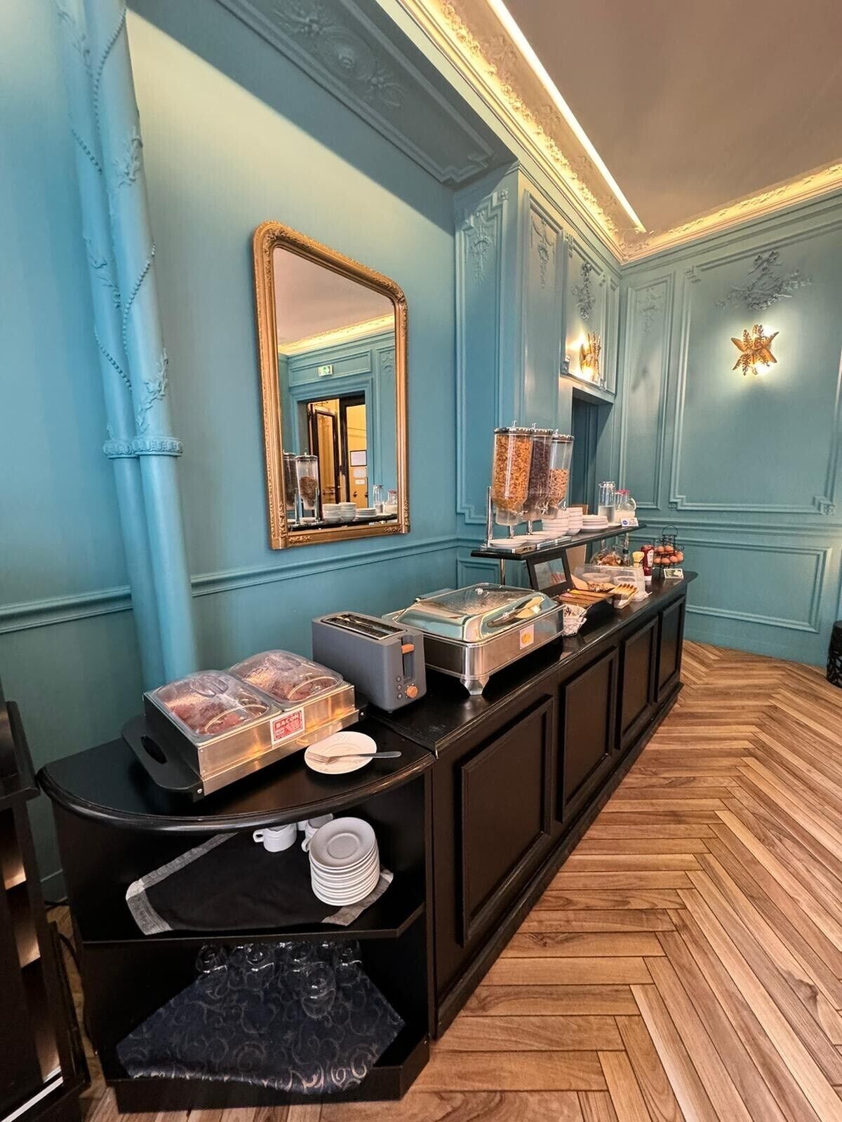 daily buffet breakfast (eur 18 per person)