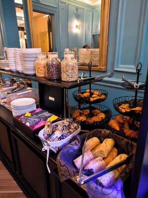 Desayuno buffet todos los días (con cargo) 