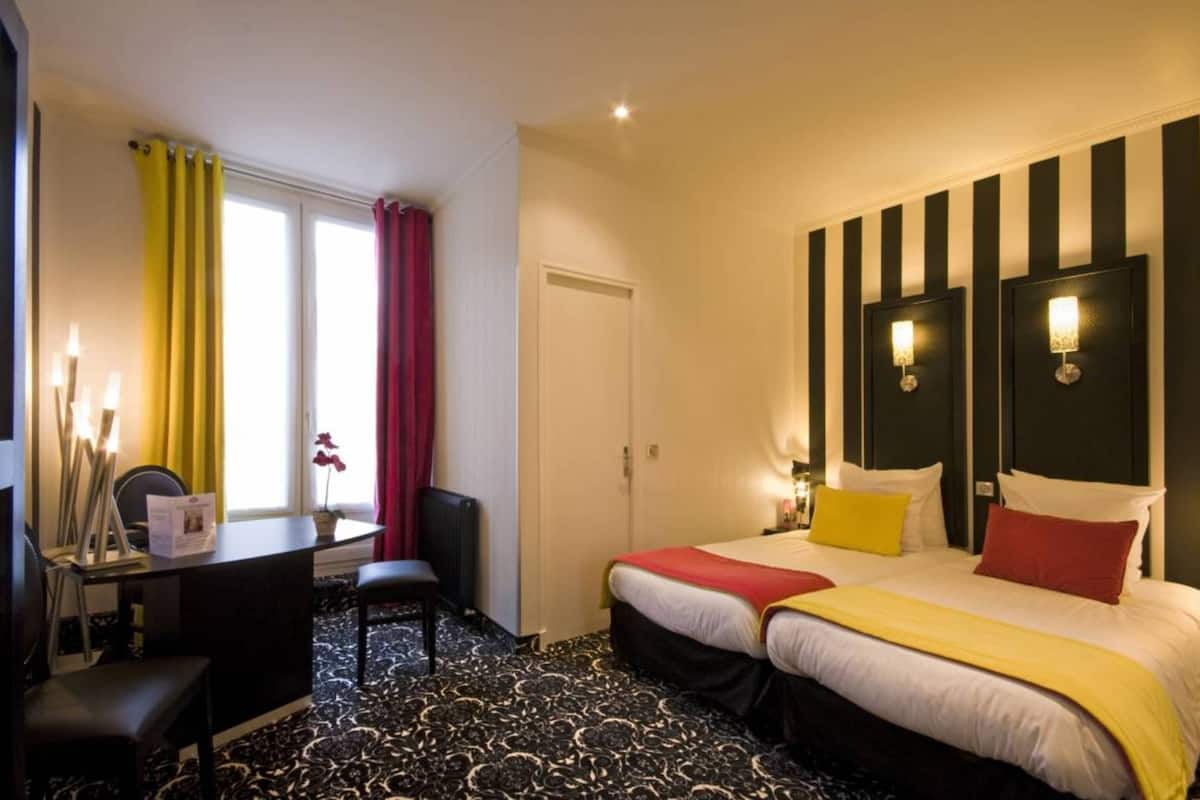 Hochwertige Bettwaren, Zimmersafe, Schreibtisch, schallisolierte Zimmer