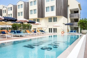 Piscina externa sazonal