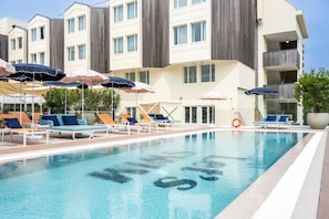 Piscina externa sazonal