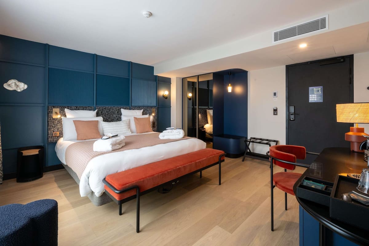 Privilege, Quarto, 1 cama de casal | Roupas de cama premium, camas Select Comfort, cofres nos quartos