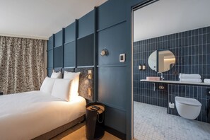Hochwertige Bettwaren, Select-Comfort-Betten, Zimmersafe, Schreibtisch
