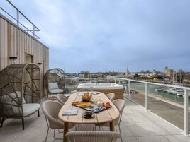 高档床上用品、Select Comfort 床、客房内保险箱、办公桌