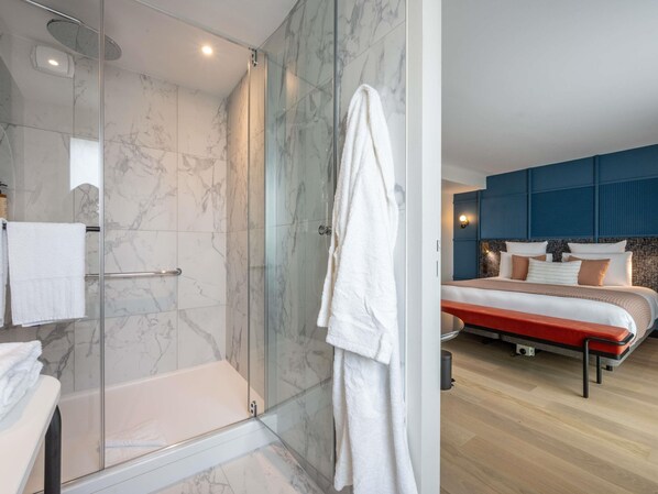 Privilege, Room, 1 Double Bed, Balcony | Premium bedding, Select Comfort beds, in-room safe, desk