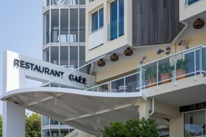 Café da manhã, almoço e jantar; culinária regional, vistas para o mar 