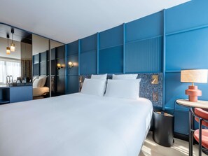 客房, 1 张双人床, 露台 | 高档床上用品、Select Comfort 床、客房内保险箱、办公桌