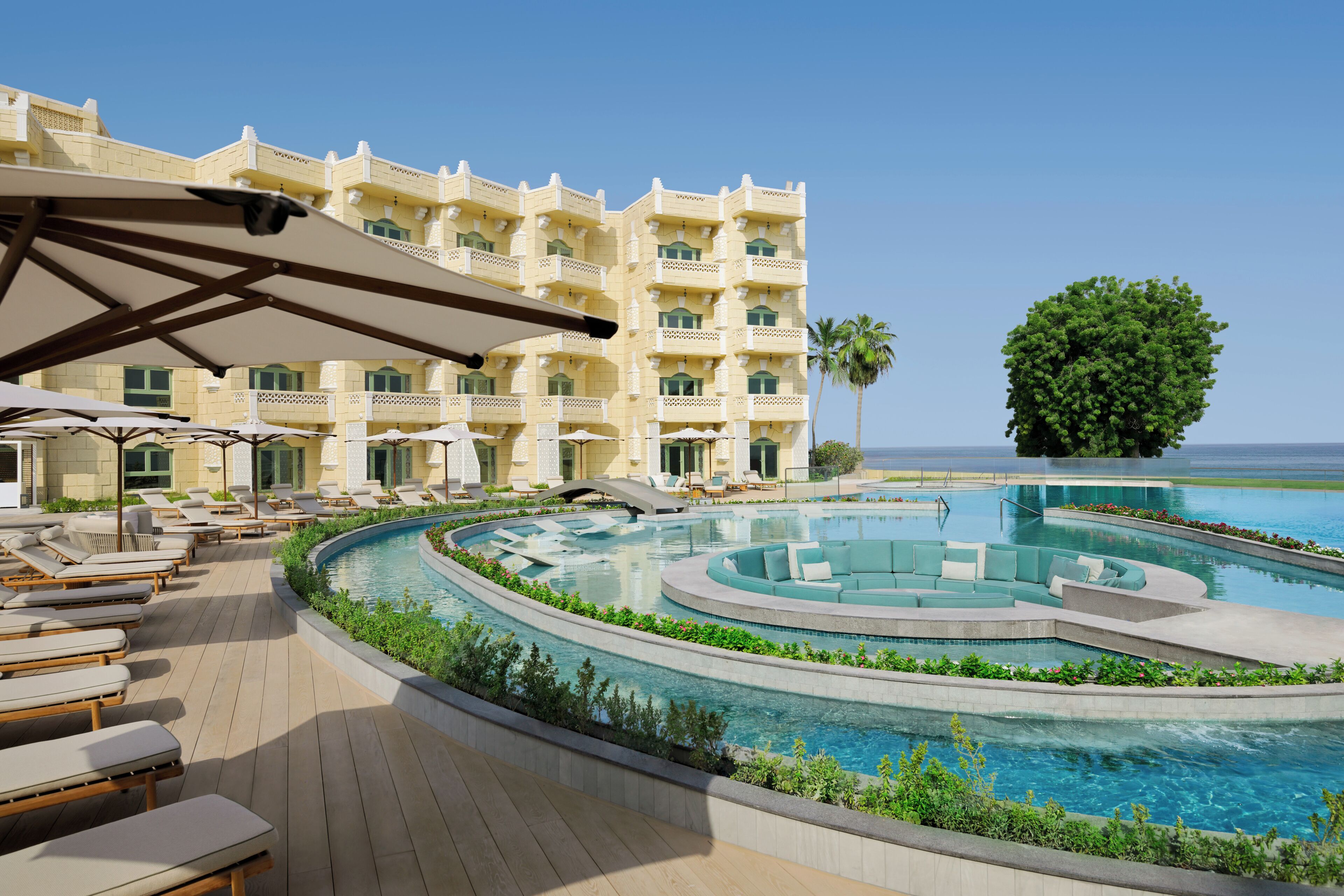 Outdoor pool, lifeguards on site