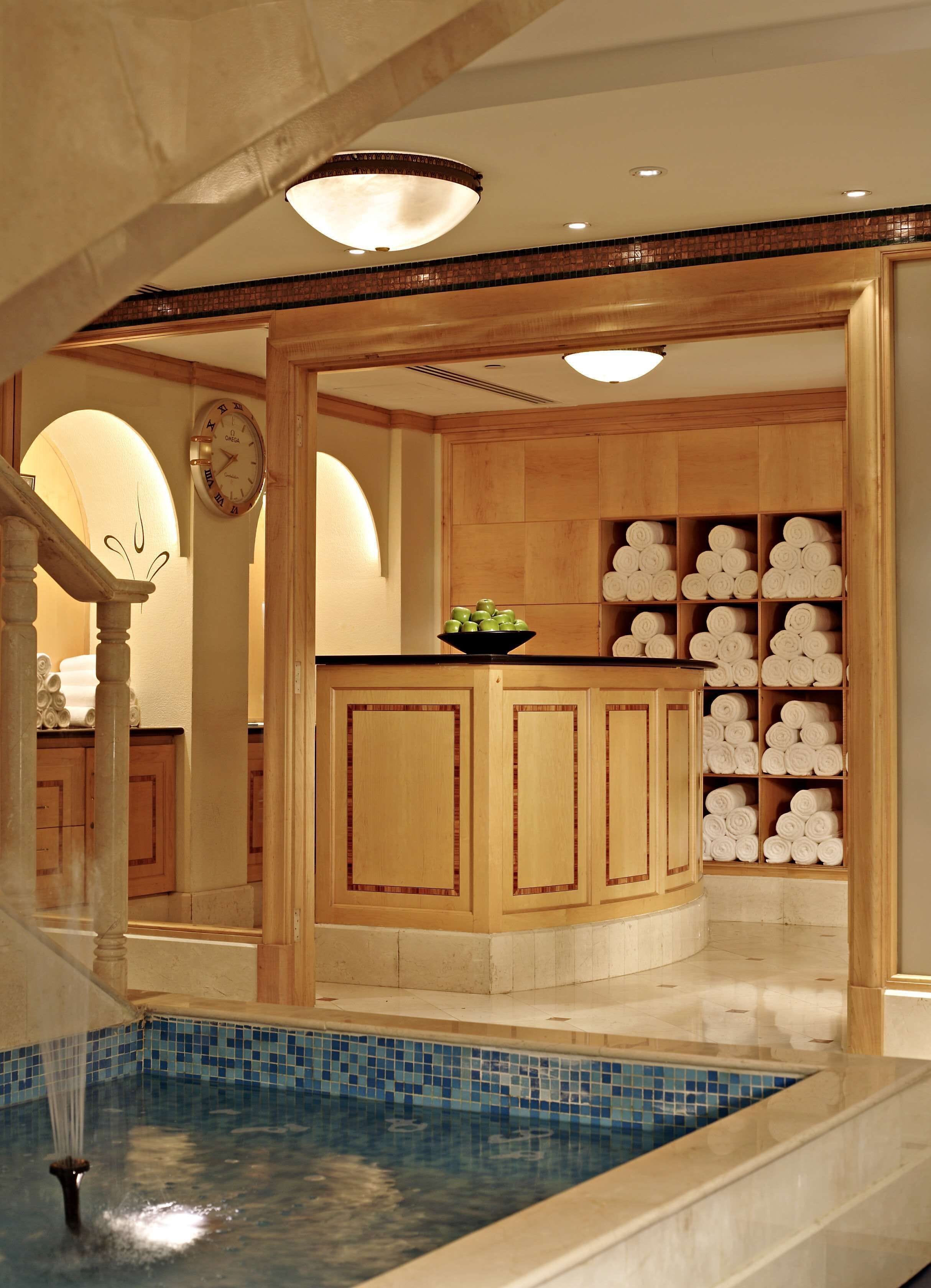 Sauna, steam room, Turkish bath, body treatments, deep-tissue massages