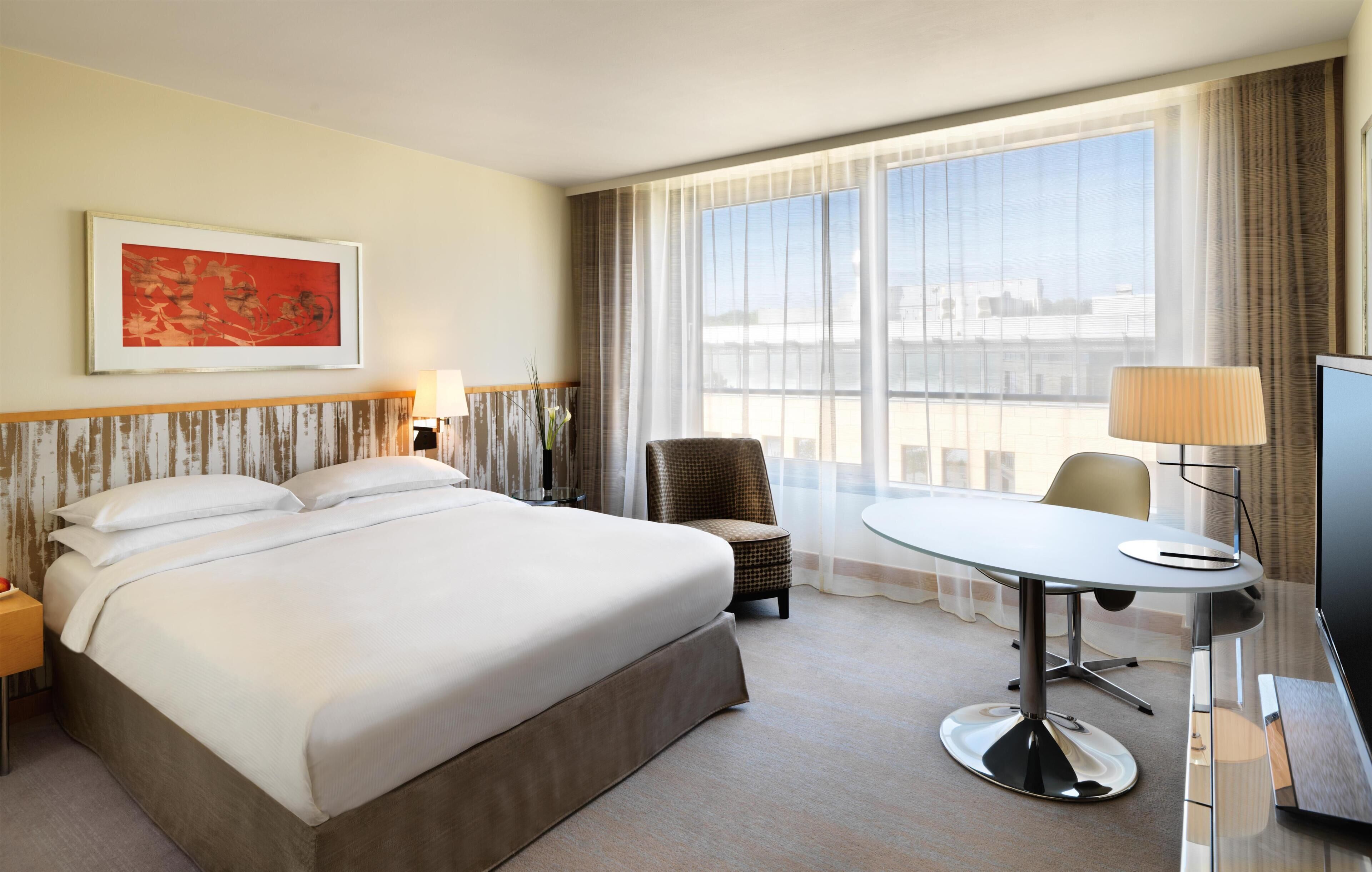 Premium bedding, in-room safe, desk, blackout drapes