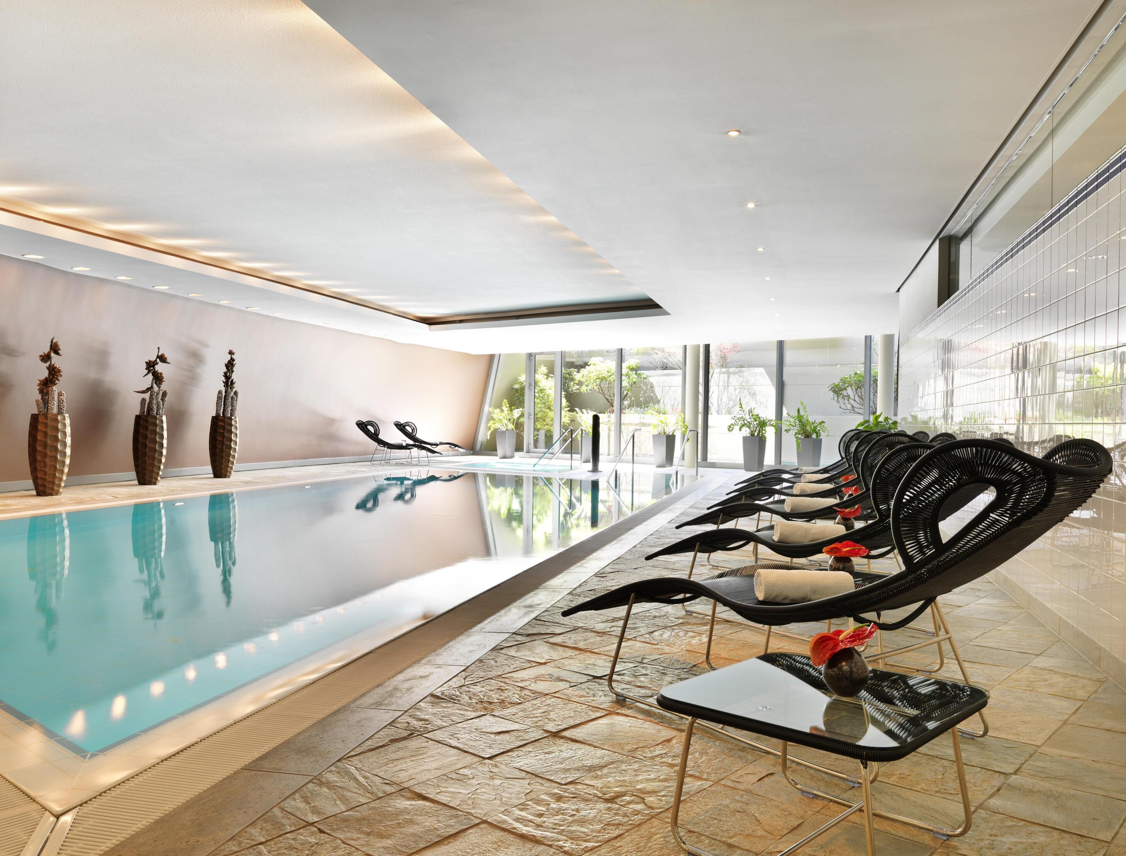 Couples treatment room(s), sauna, hot tub, steam room, body treatments
