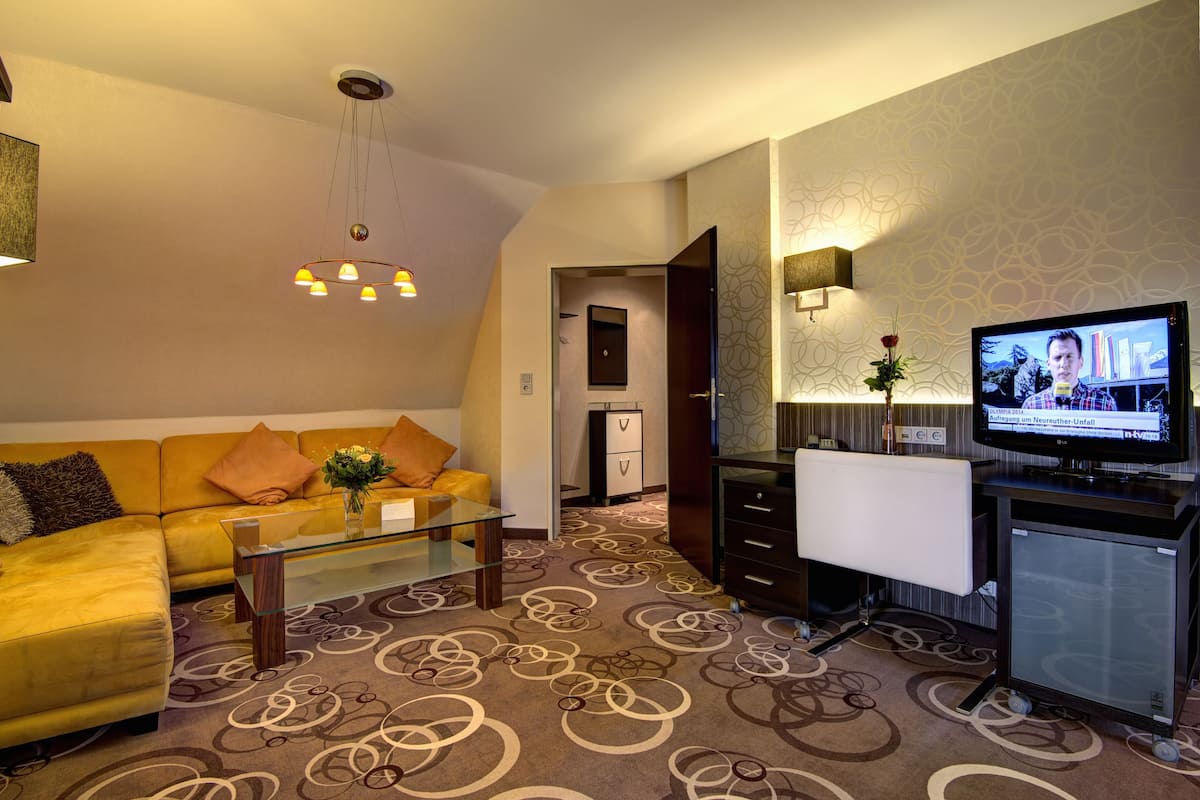royal room | living area | 26-inch lcd tv with satellite channels, tv