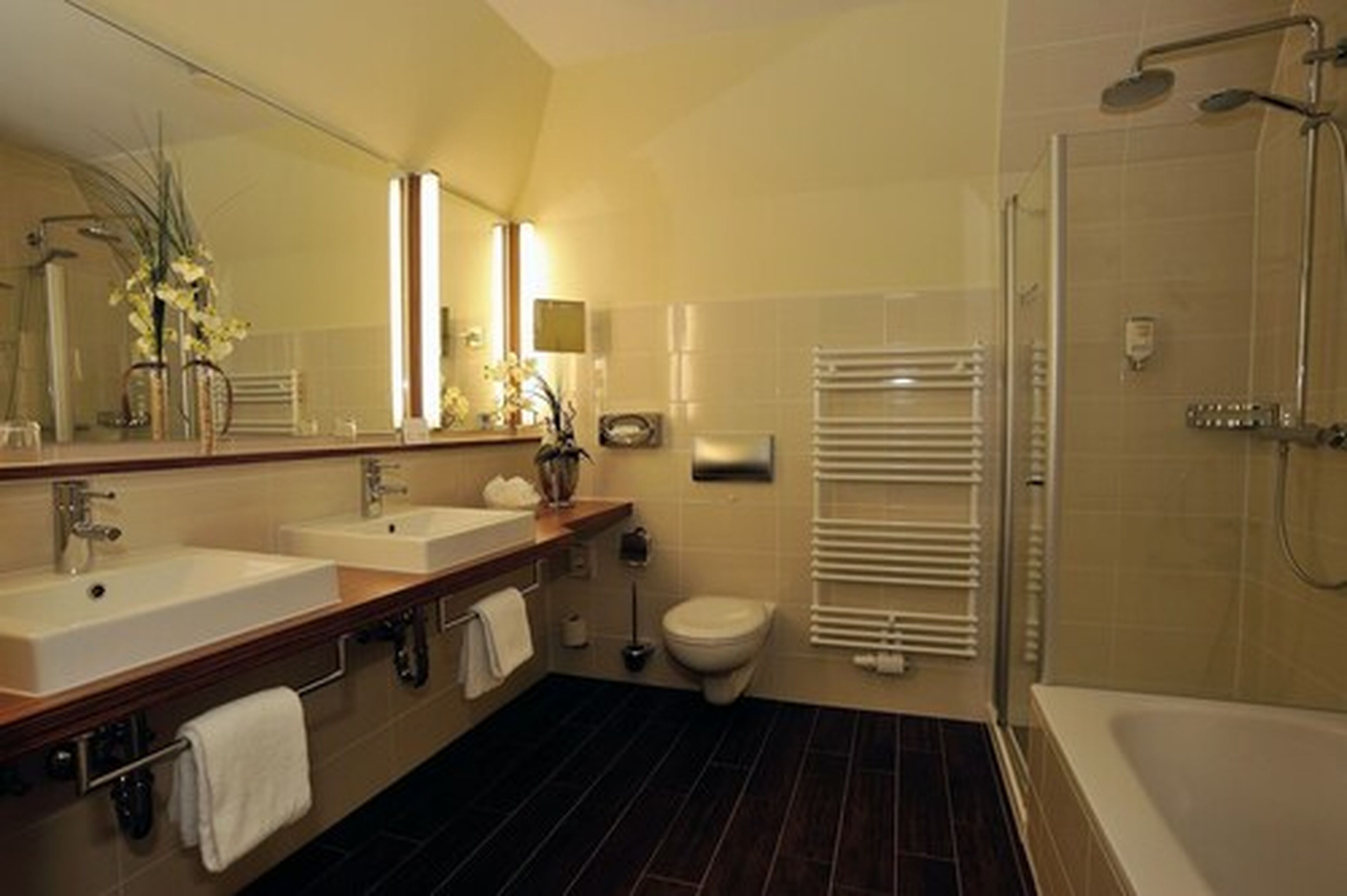 rainfall showerhead, free toiletries, hair dryer, towels