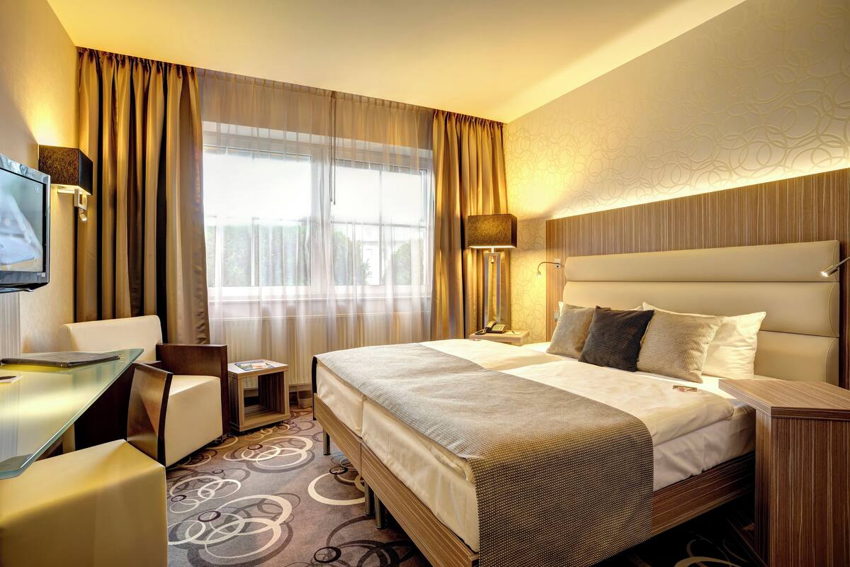 Comfort Room | Premium bedding, minibar, in-room safe, desk