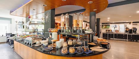 Desayuno buffet (EUR 15 por persona)
