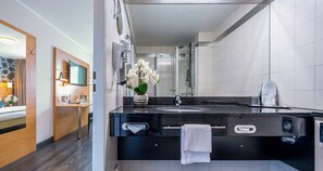 Shower, rainfall showerhead, towels