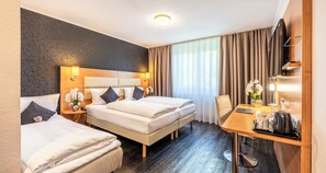 Comfort Triple Room | 1 bedroom, hypo-allergenic bedding, desk, laptop workspace