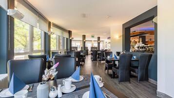 TĂ€gliches FrĂŒhstĂŒcksbuffet (16 EUR pro Person)