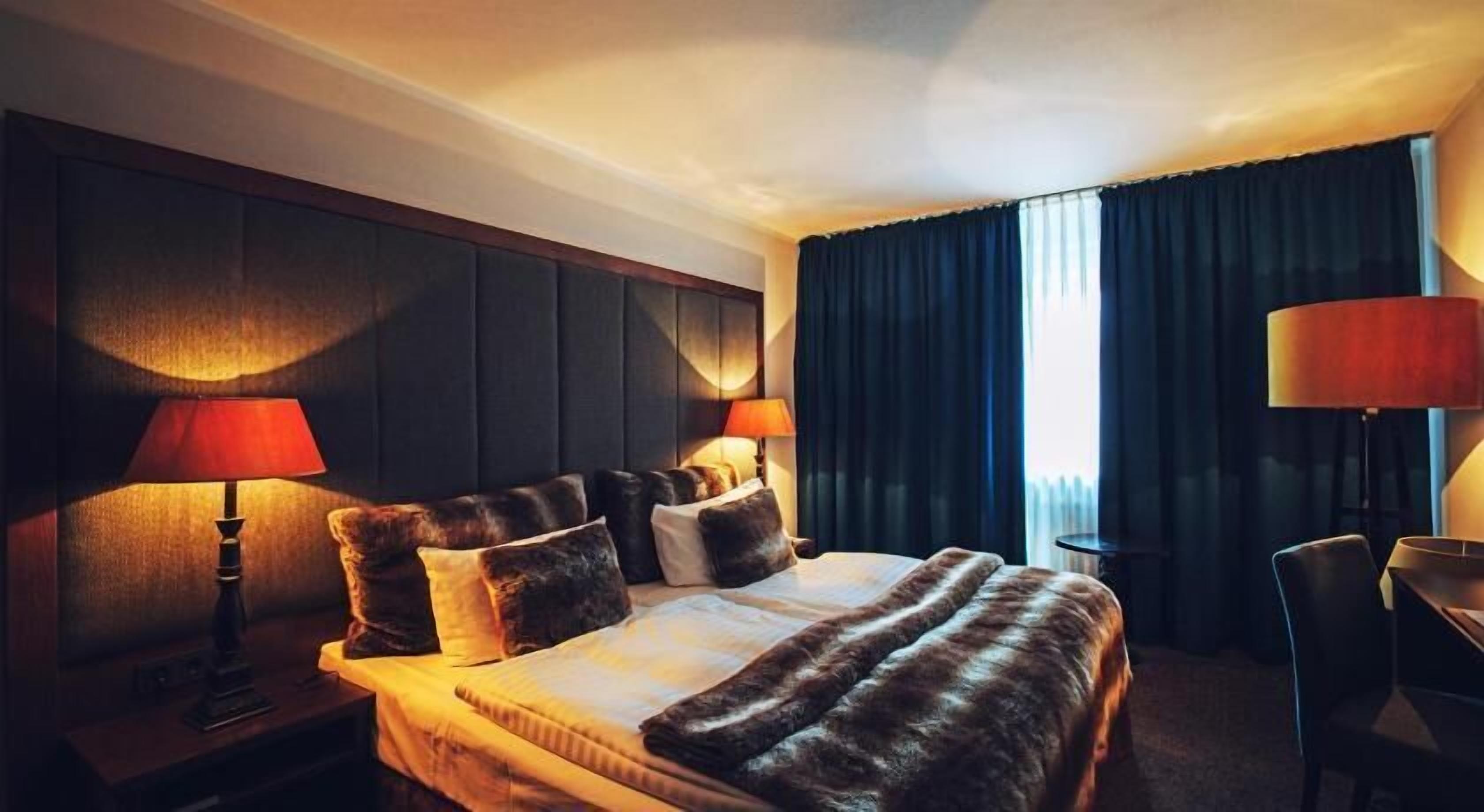 Minibar, in-room safe, desk, free cribs/infant beds