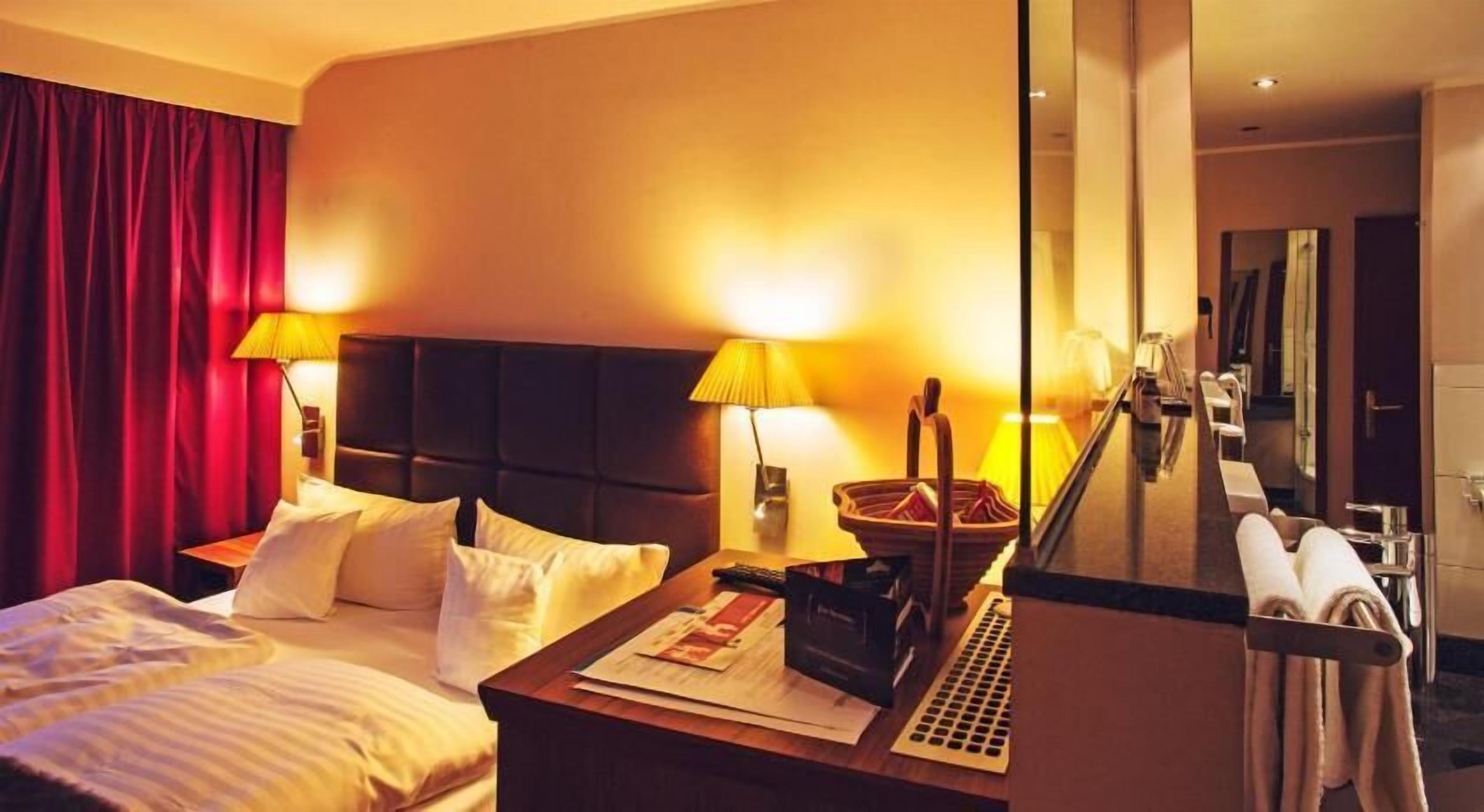 Minibar, in-room safe, desk, free cribs/infant beds