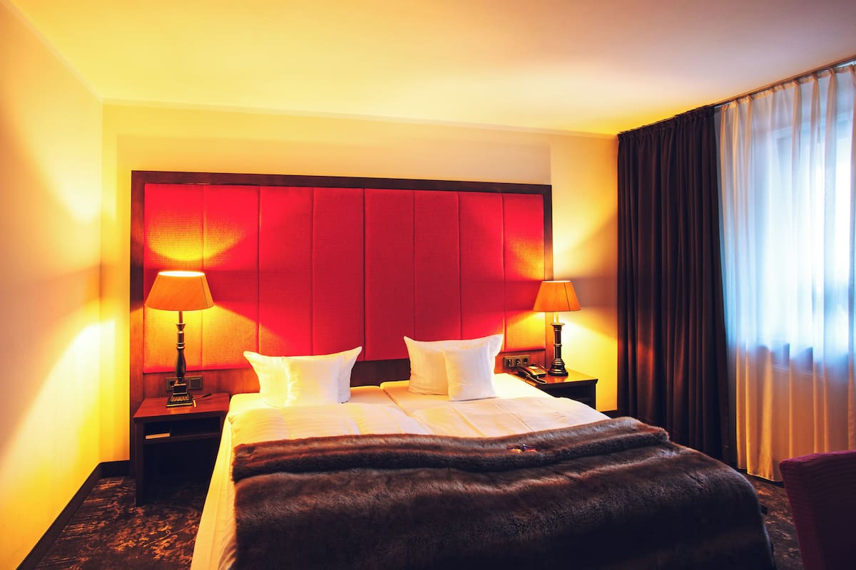 Minibar, in-room safe, desk, free cots/infant beds