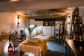 Sauna, 2 treatment rooms, massages