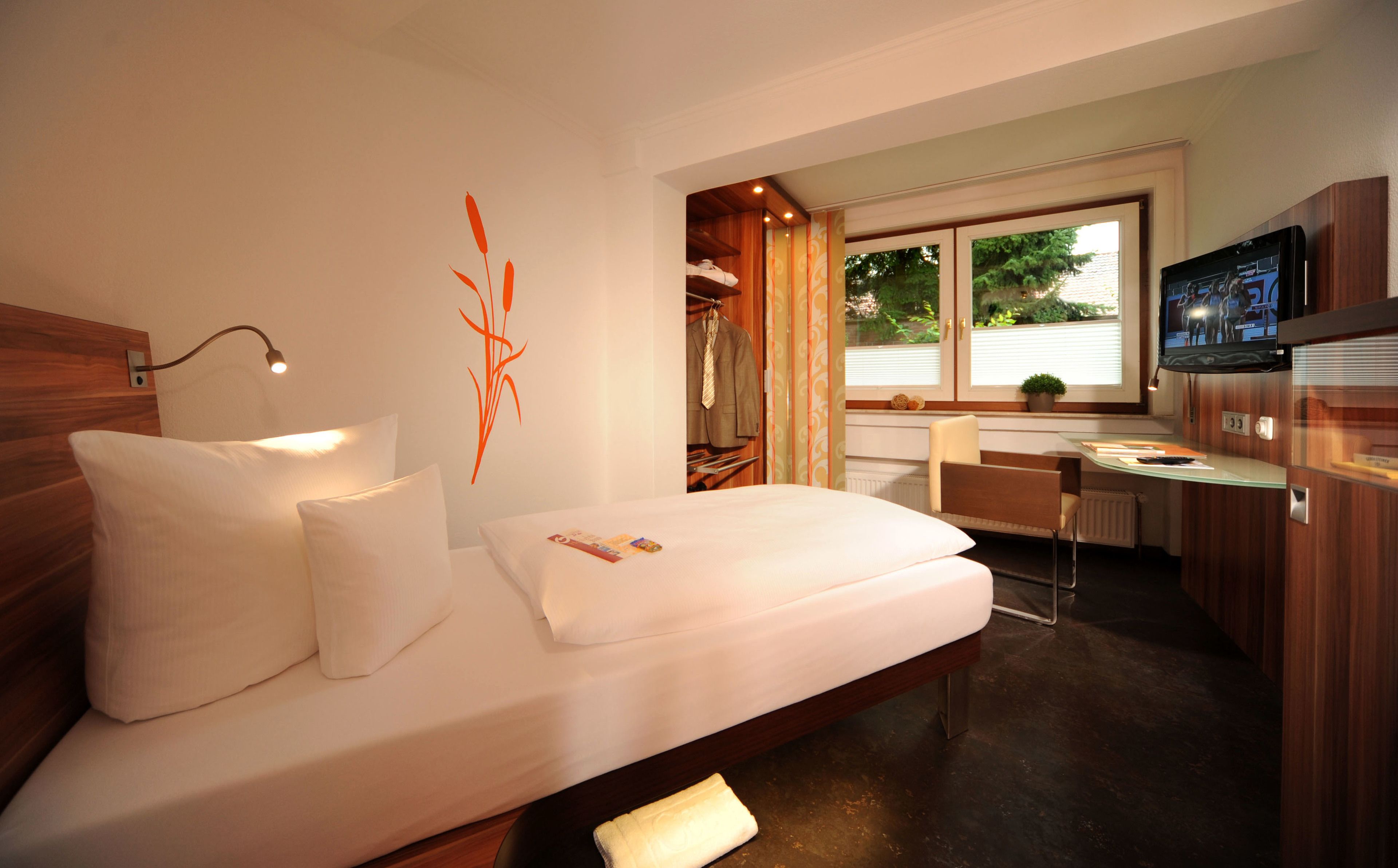 classic single room | down duvets, minibar, in-room safe, individually furnished