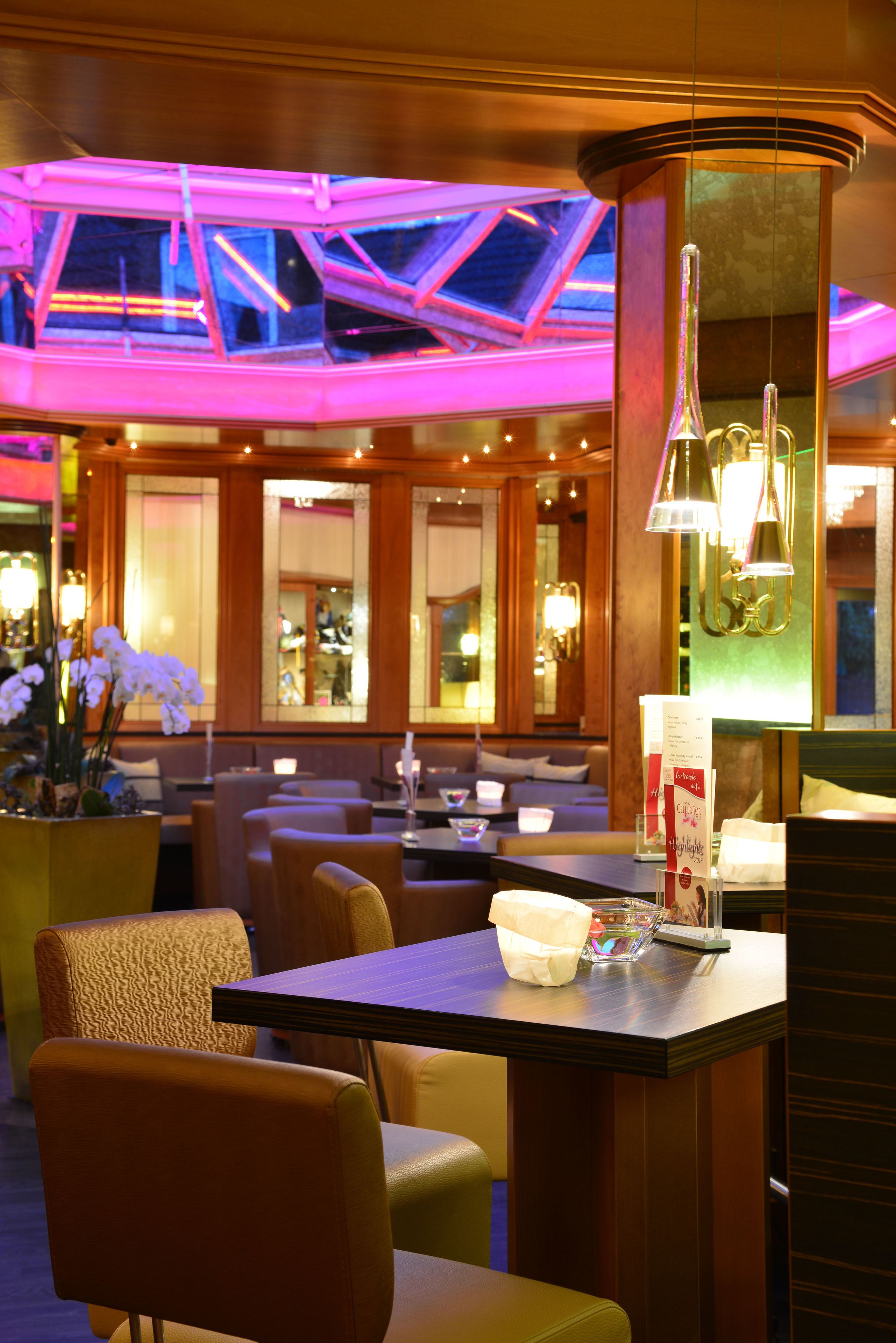 serves lunch and dinner