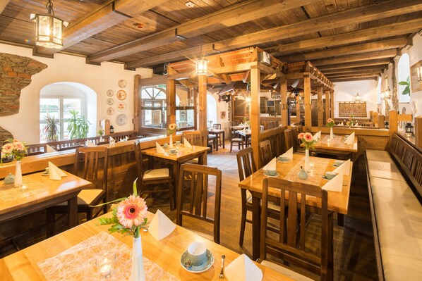 4 restaurants, breakfast, lunch, dinner served; local cuisine 