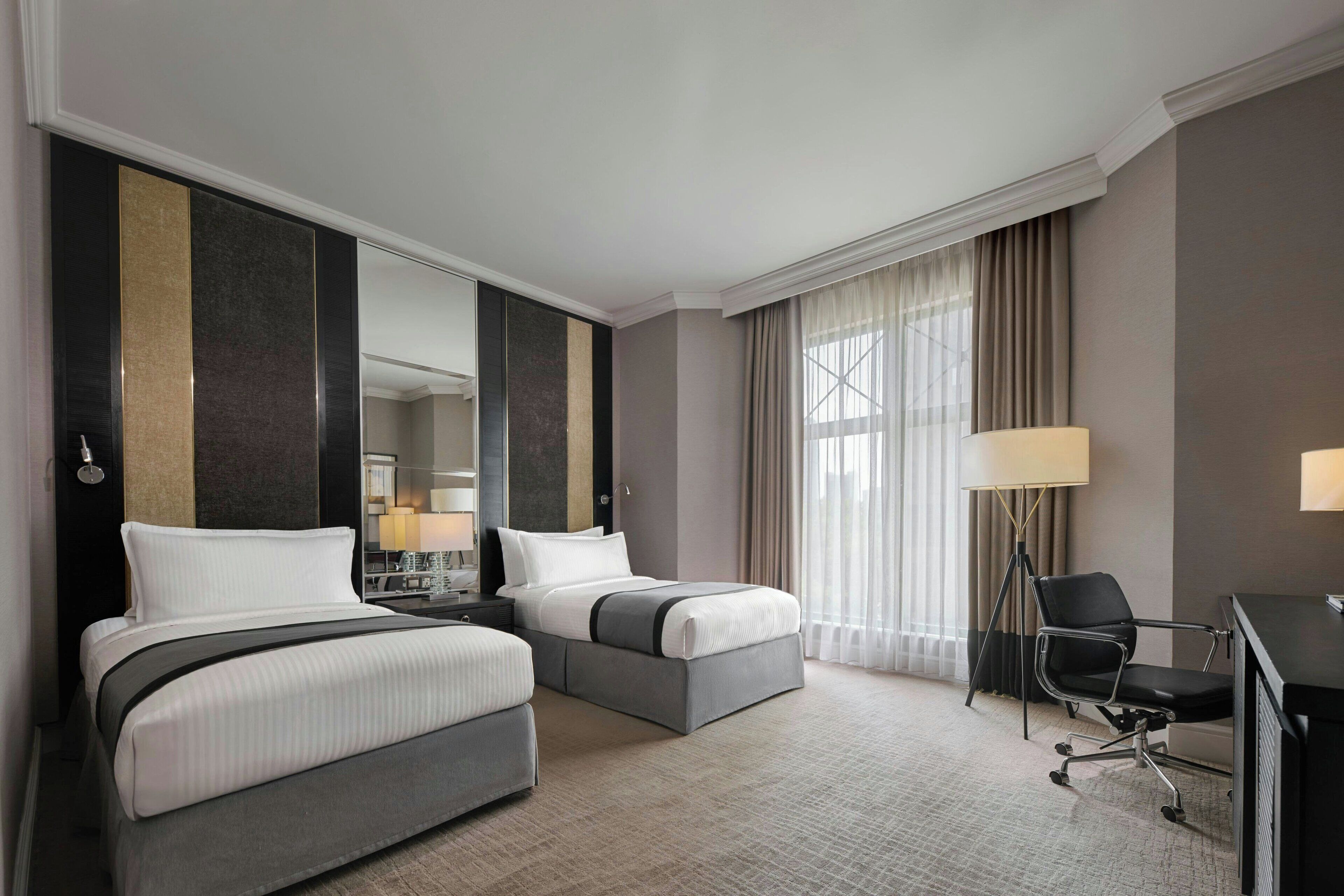 Deluxe Room, 1 Single Bed | Premium bedding, minibar, in-room safe, desk
