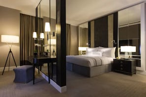 Premium bedding, minibar, in-room safe, desk - The Ritz-Carlton, Kuala Lumpur (Kuala Lumpur)