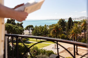 Quarto, 1 cama de casal ou 2 camas de solteiro, vista para o mar | Cofres nos quartos, escrivaninha, espaço de trabalho para notebook