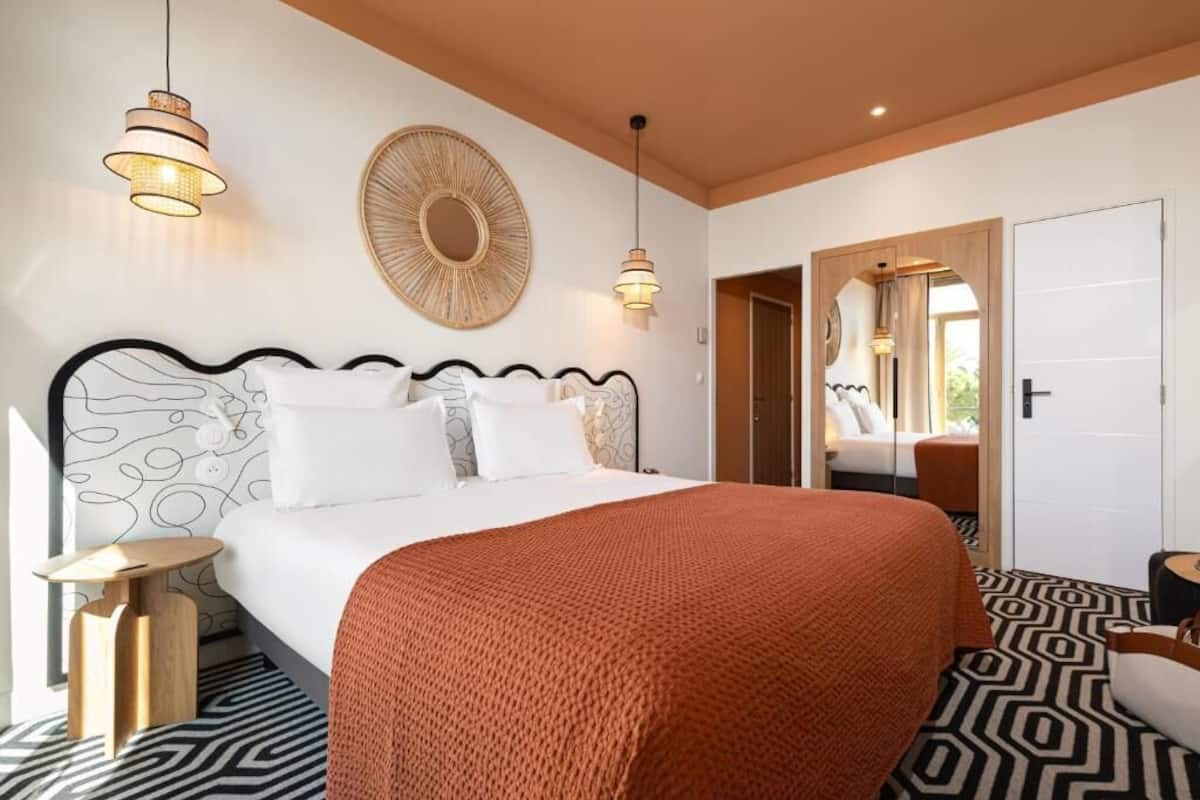 In-room safe, desk, laptop workspace, blackout drapes