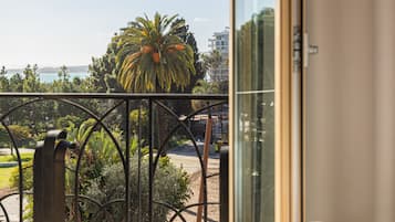 Zimmer, 1 Doppelbett oder 2 Einzelbetten, Meerblick | Zimmersafe, Schreibtisch, laptopgeeigneter Arbeitsplatz