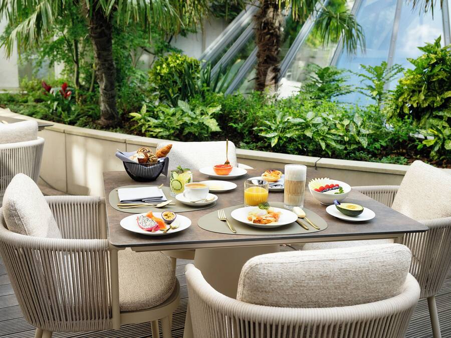 Tägliches Frühstücksbuffet (46 EUR pro Person)