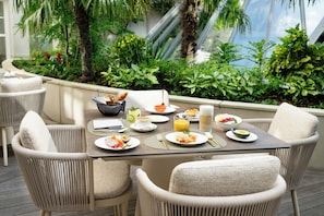 Tägliches Frühstücksbuffet (46 EUR pro Person)