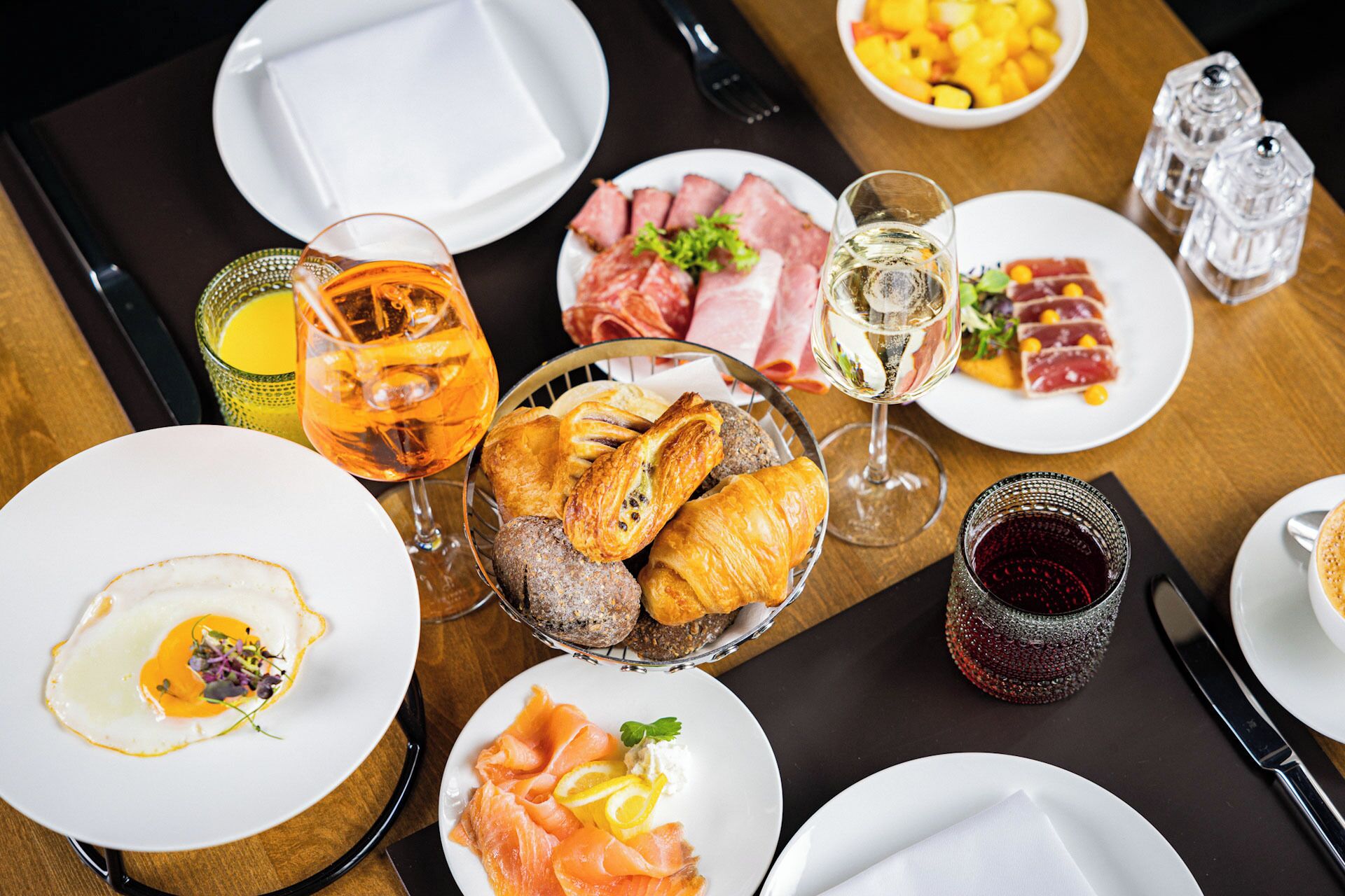 daily buffet breakfast (eur 42 per person)