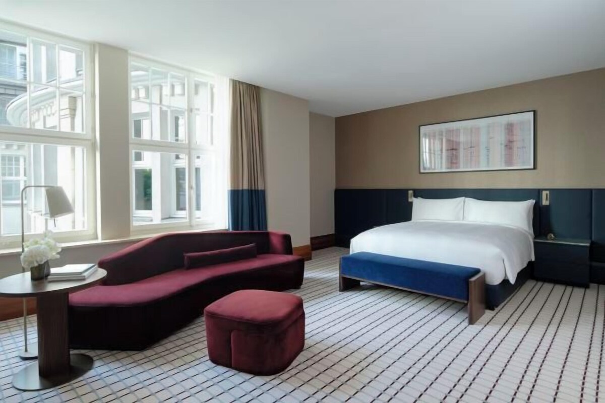 Premium bedding, minibar, in-room safe, desk
