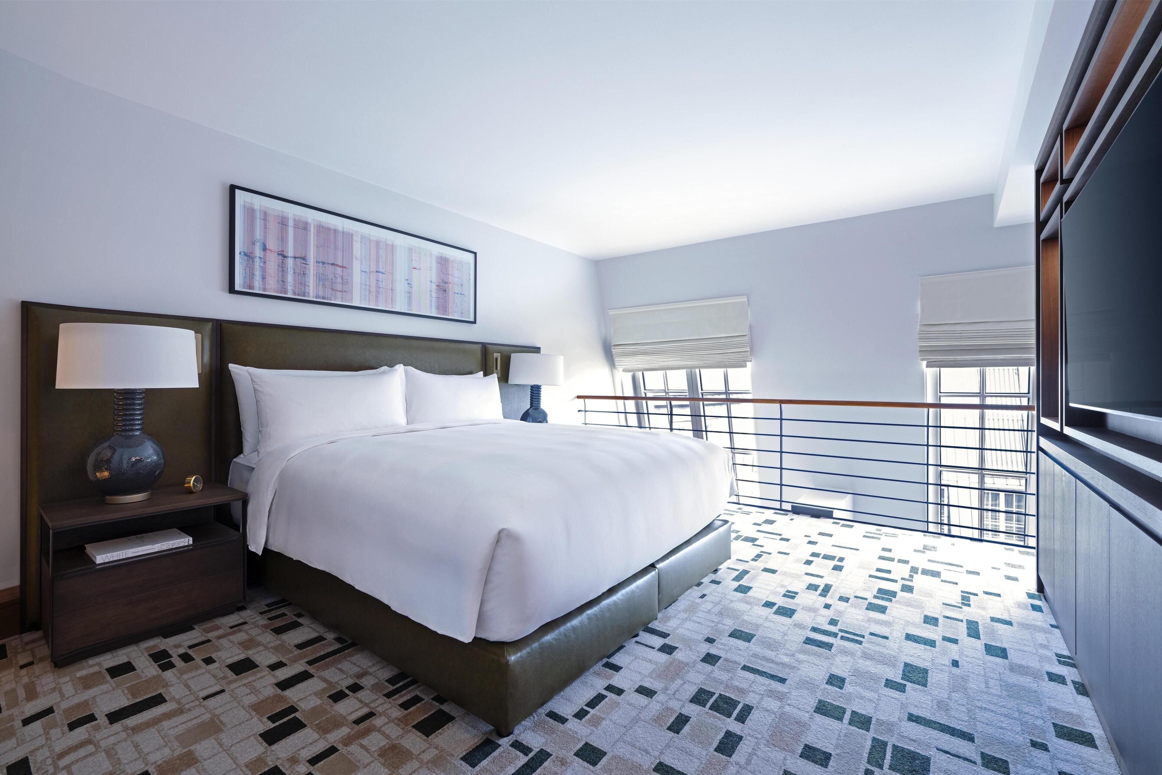 Suite, 1 King Bed | Premium bedding, minibar, in-room safe, desk