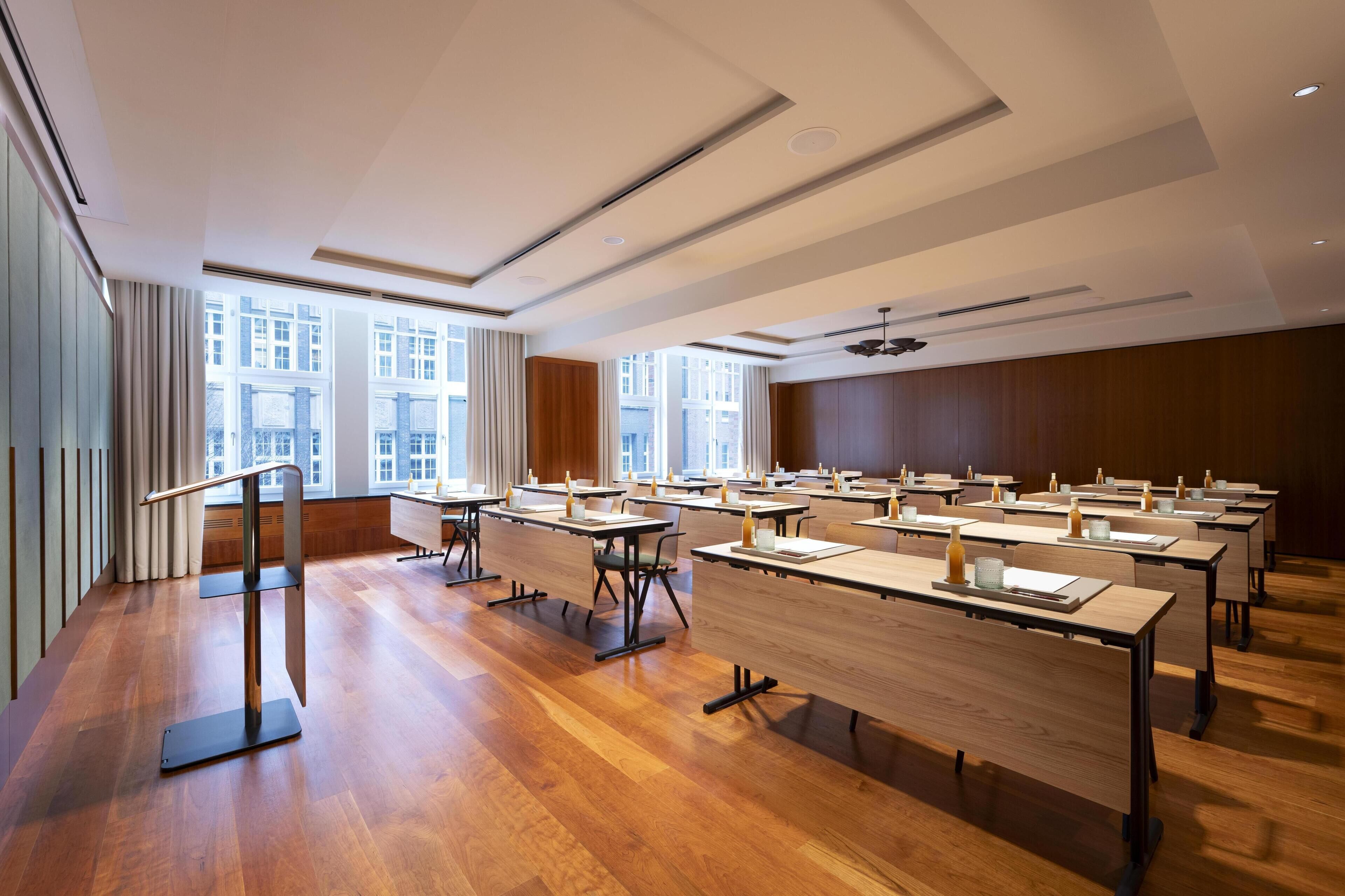 Photo - Conrad Hamburg