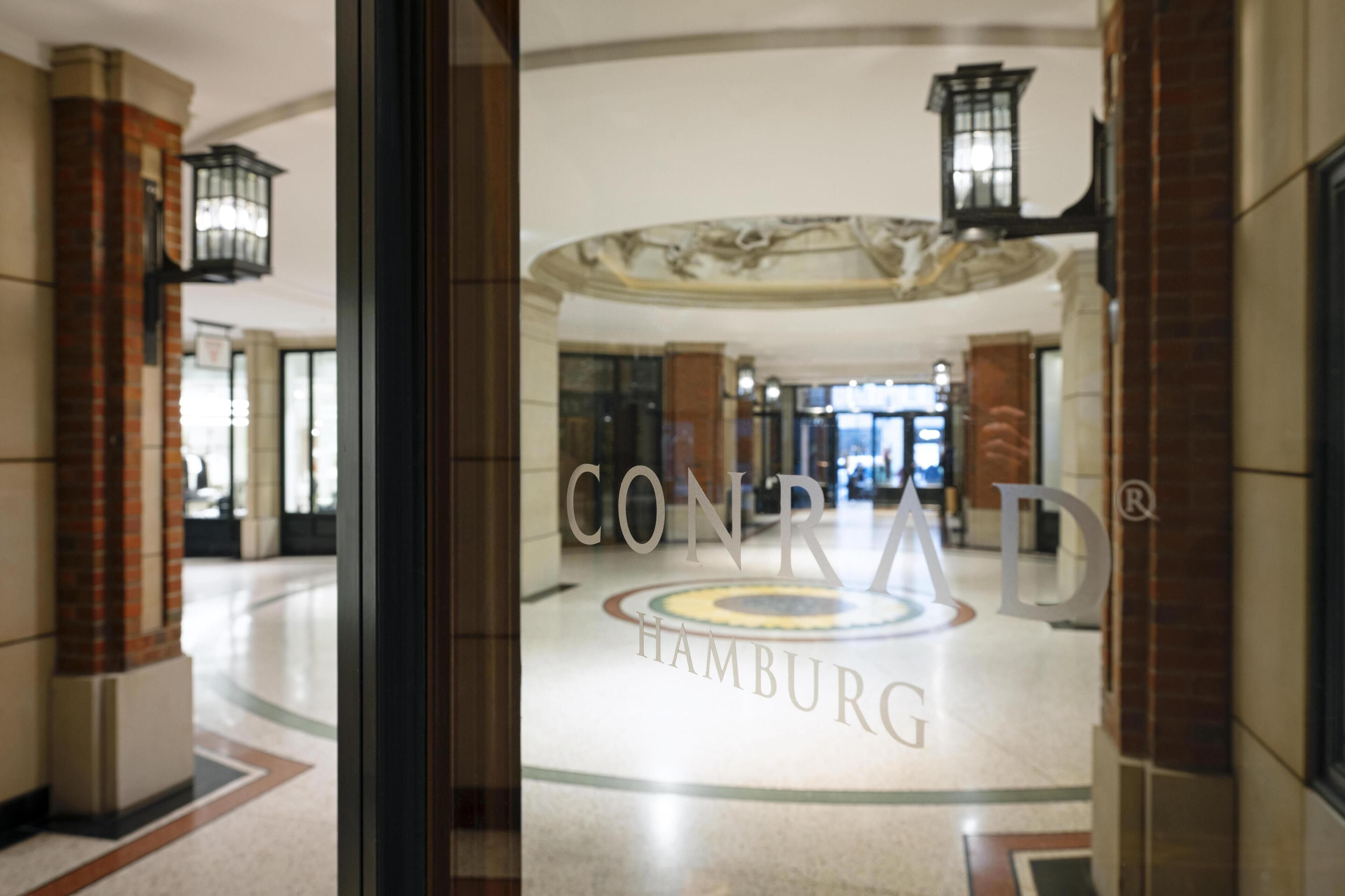 Photo - Conrad Hamburg