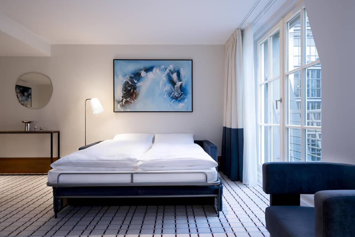 Suite, 1 Bedroom | Premium bedding, minibar, in-room safe, desk